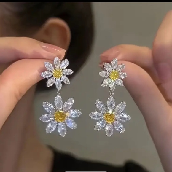 For Love And Lemons Marguerite Crystal Daisy Earrings - Picture 5 of 16